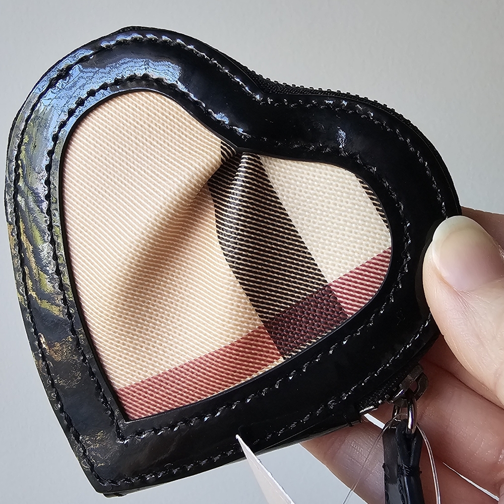Burberry Heart-Shaped Black House Check Coin Purse